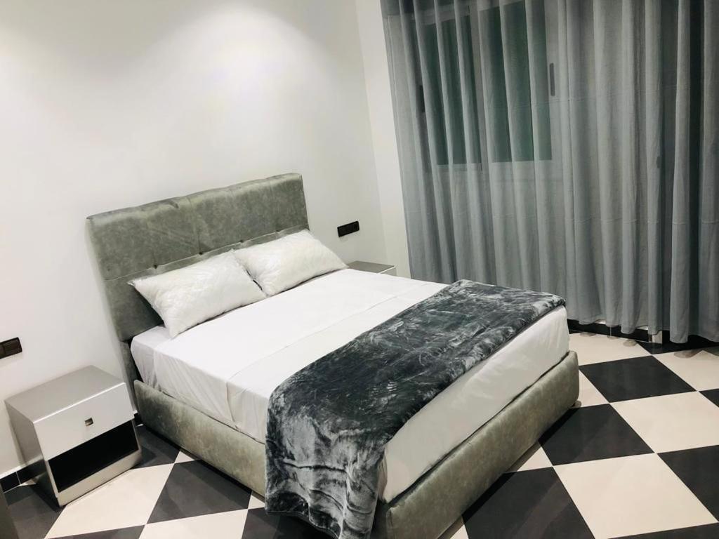 Dina Apartments ฟนิเด็ค ภายนอก รูปภาพ