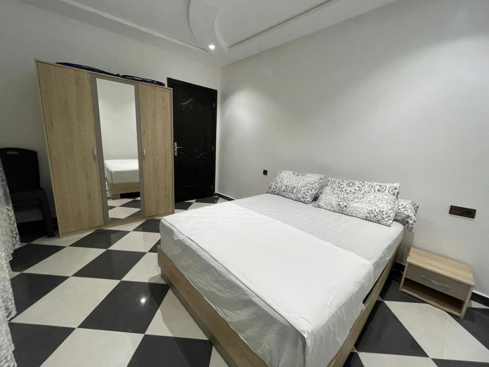 Dina Apartments ฟนิเด็ค ภายนอก รูปภาพ